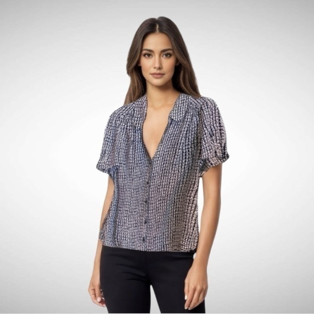 Banana Republic 100% Silk Navy and White Floral Blouse Short Sleeve size Medium